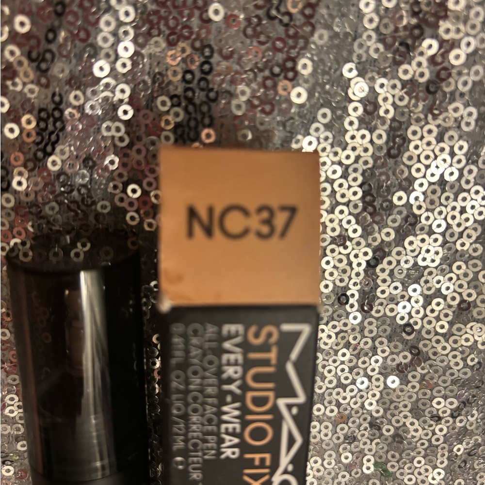 MAC Cosmetics Studio Fix All-Over Face Pen - Picture 3 of 4